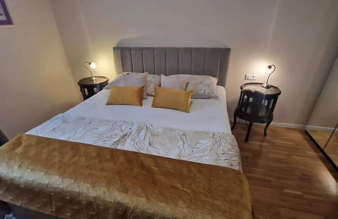 La-La Rooms-1