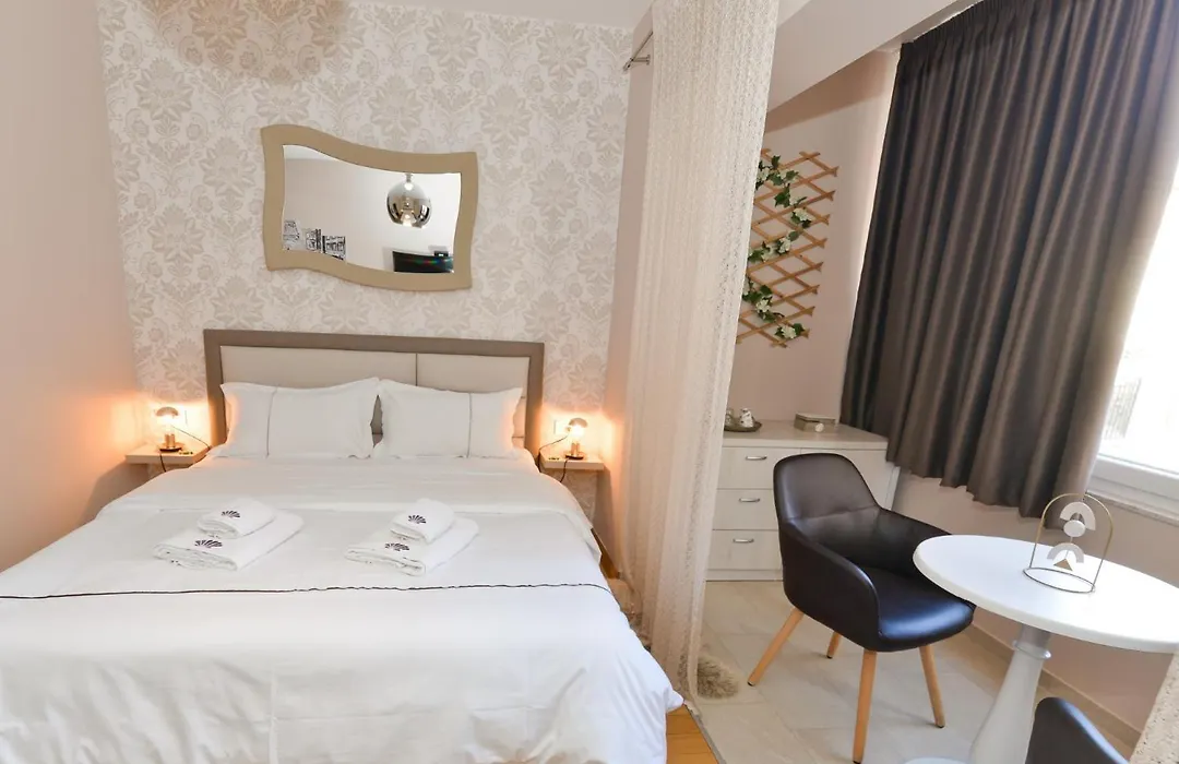Zoilo Rooms Self Check-In-1