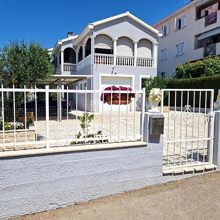 Cosy Villa Near The Beach-3