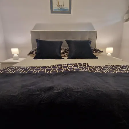La-La Rooms-3