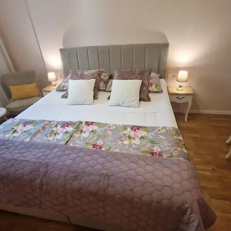 La-La Rooms-2